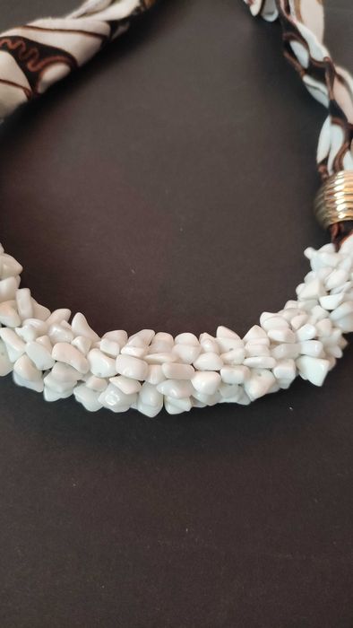 Ефектно колие от естествени камъни