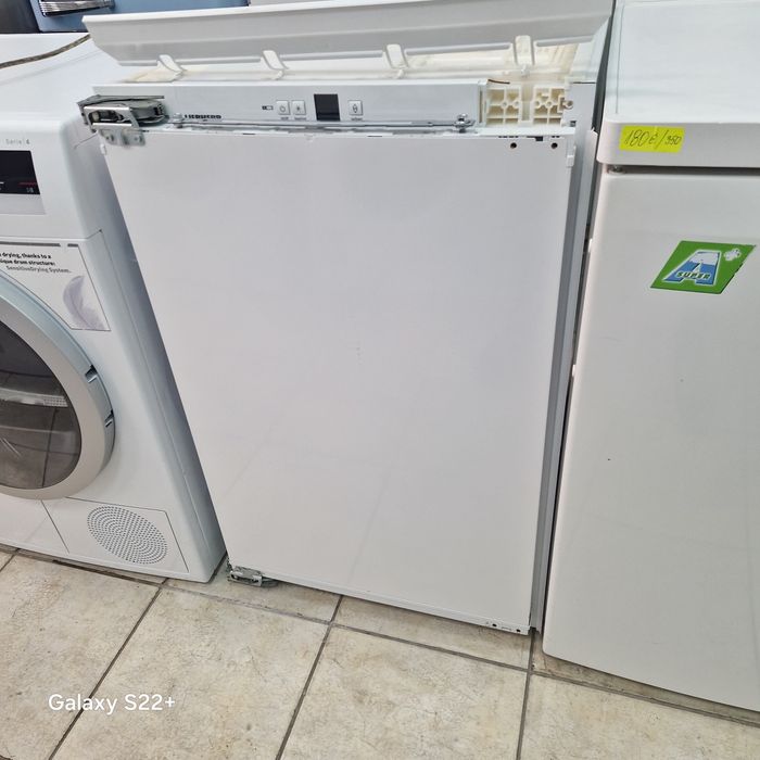 Хладилник за вграждане 87см. LIEBHERR