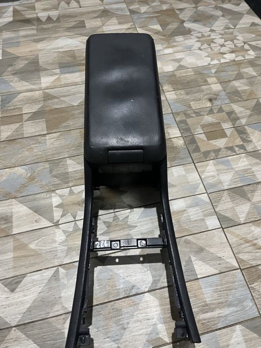 Подлокотник 210 кожаный
