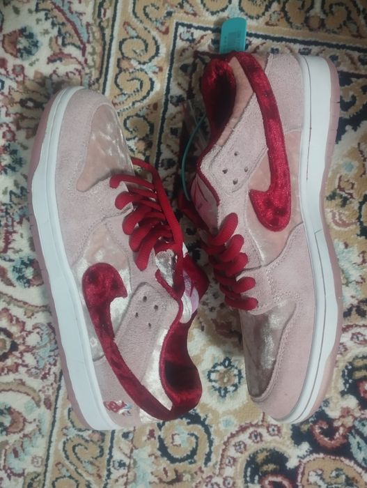 Розовые кроссовки Nike