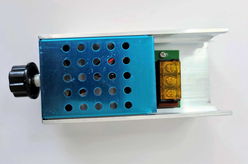 Регулятор напряжения