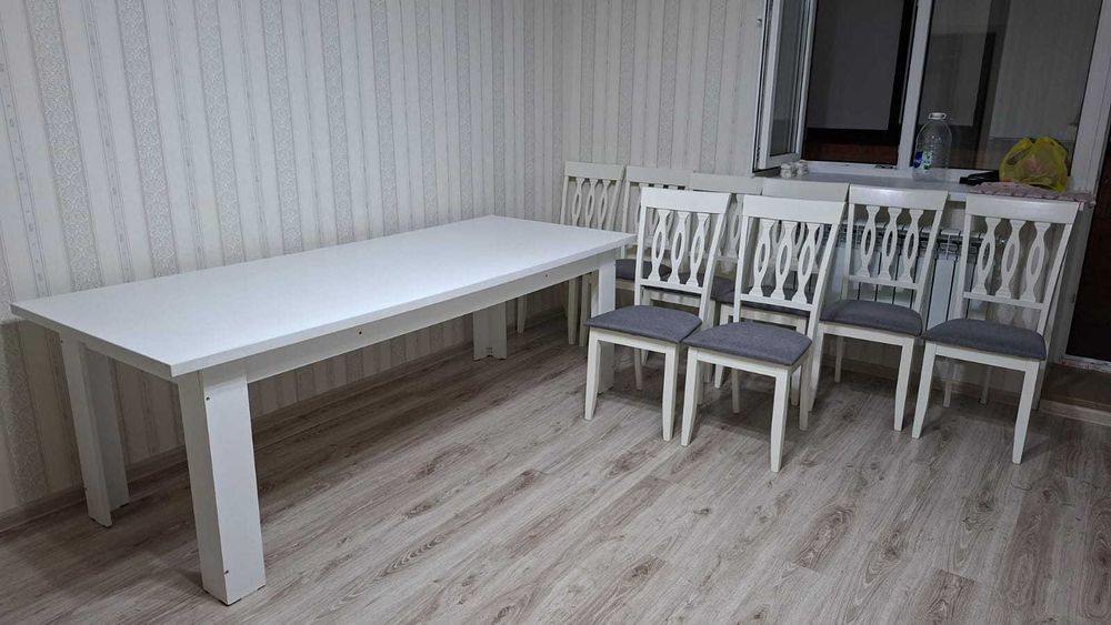 Стол обеденный и стулья