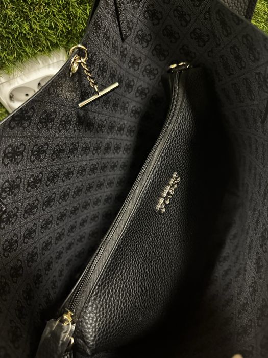 Двулицева дамска чанта Guess 2 в 1