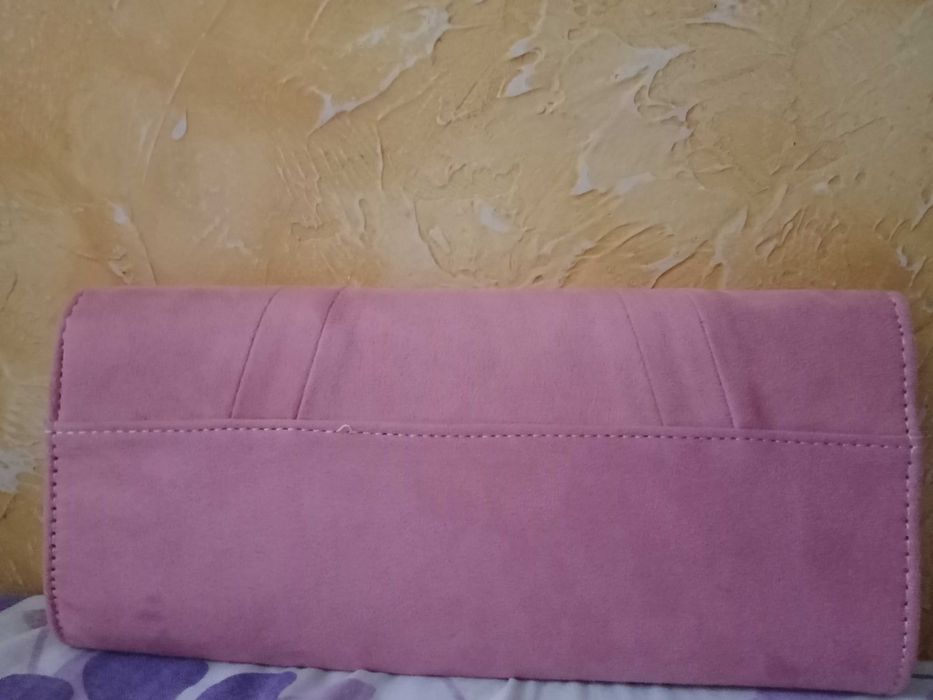 Елегантен портфейл може и да се използва като дамска чанта.