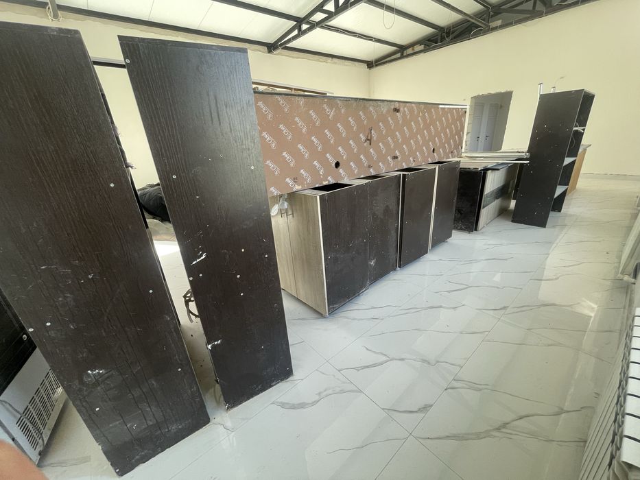 Мебель и вывеска для алкомаркета