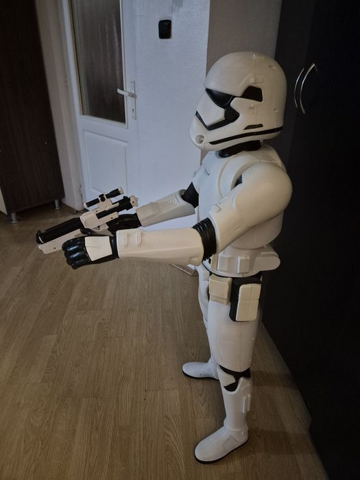 Star Wars Vll 120 cm First Order Storm Trooper w/ Motion Activated Sou