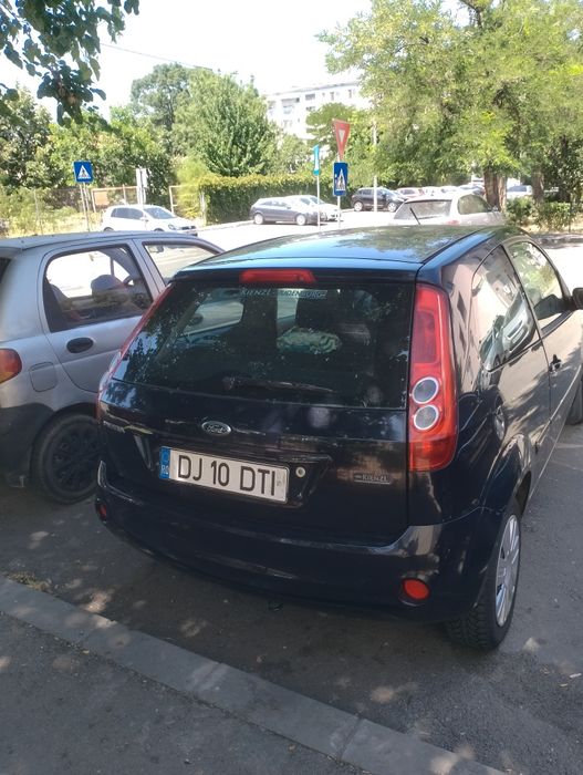 Vând Ford fiesta