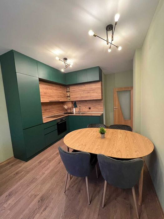 Дава се под наем Тристаен апартамент в София, Зона Б-18 - 99 кв.м за 918 € - Снимка #2