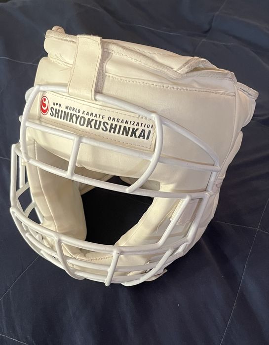 Шлем с забралом.