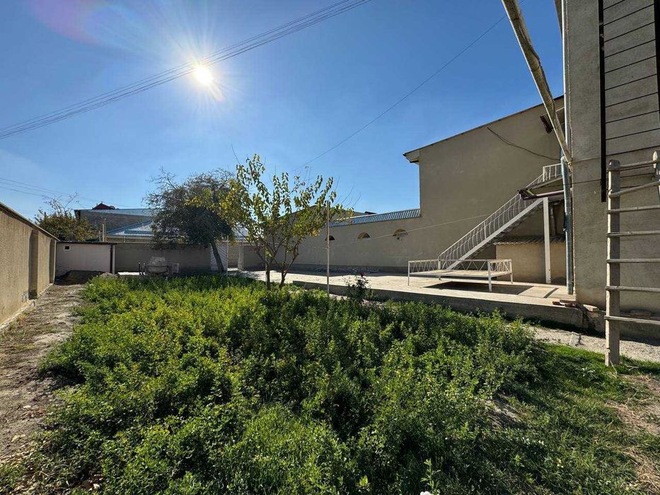 Tayyor 2 qavatli 6 sotiqli hovli sotiladi.