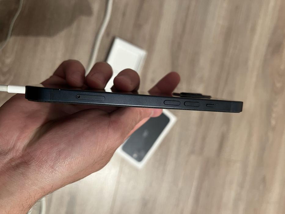 Айфон 13 в хорошем состояние