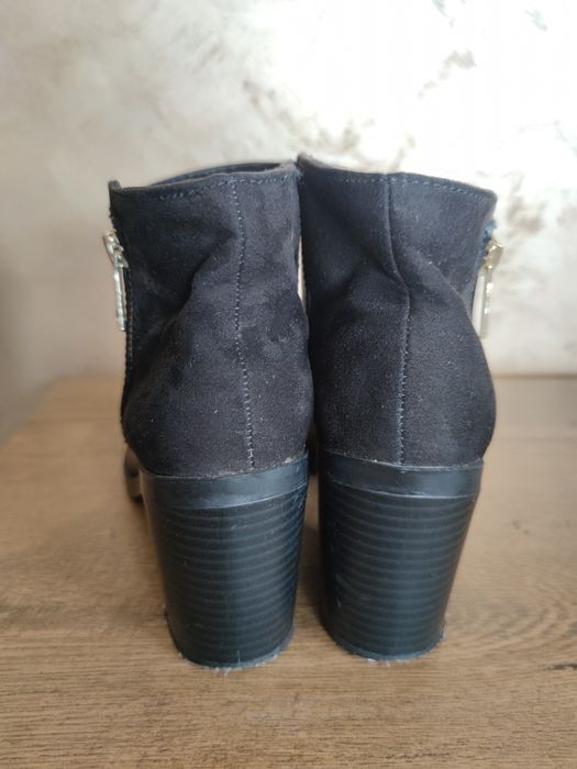 Botine Stradivarius numărul 37, negre