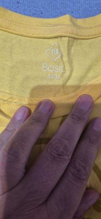 Vând tricou firma tex culoare galben.