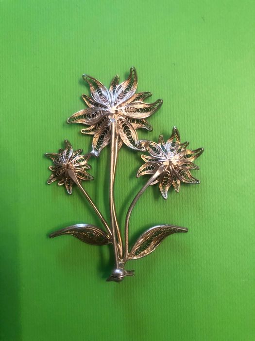 broșă argint filigranat cu flori