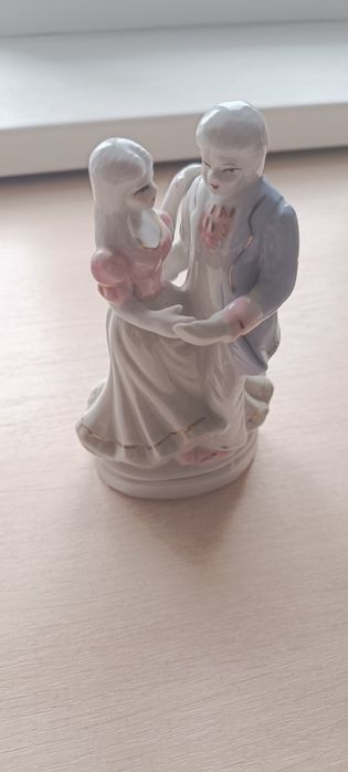 Продам статуэтки фарфоровые