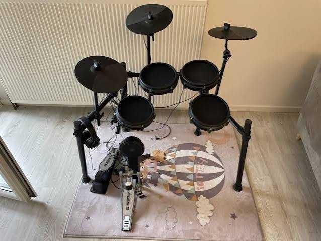 Электронные барабаны Alesis Nitro Mesh Kit (DM7X), сетчатые пэды