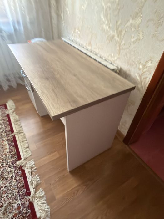 Письменный стол