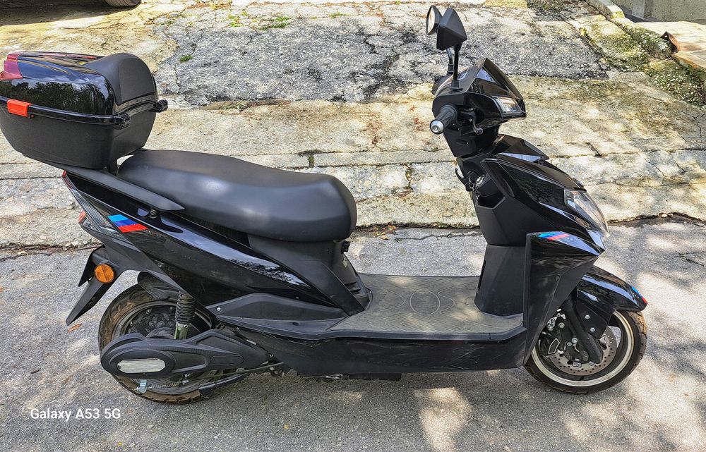 Мотопед Скутер с ел.двигател