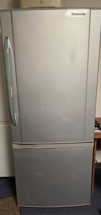 Продам холодильник Panasonic.