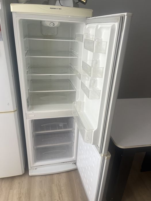 Продам холодильник на запчасти
