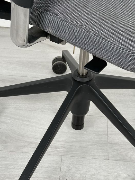 Vitra офис стол T-Chair (Antonio Citterio), топ състояние,