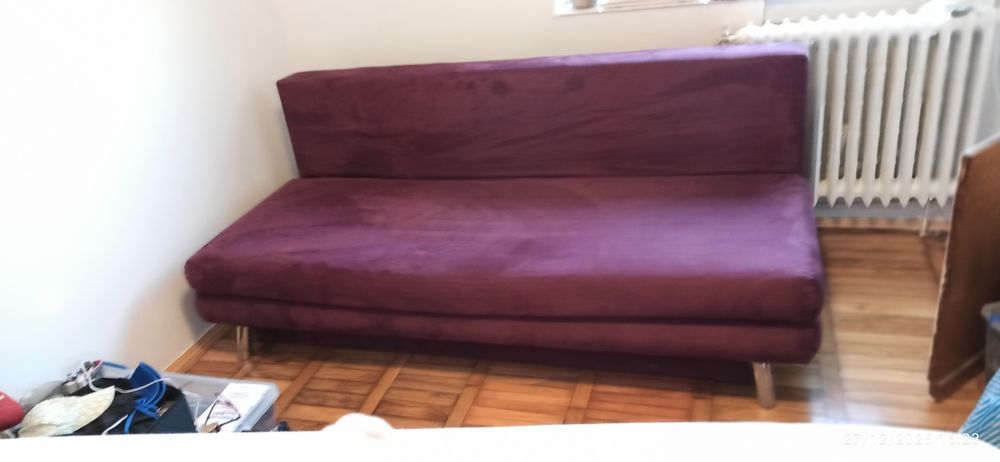 Canapea extensibila in stare bună.