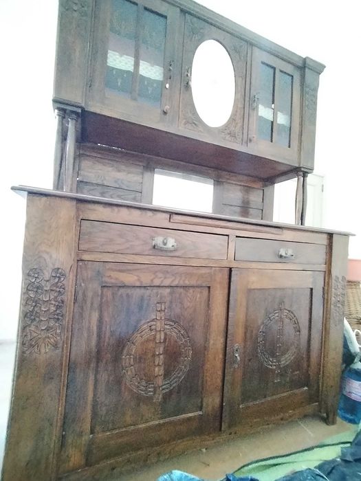 Dulap vechi de peste 100 de ani