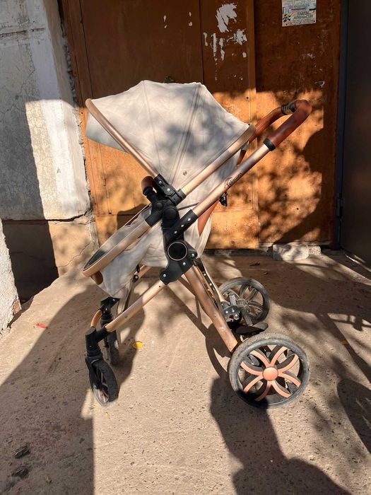 Продам коляску нужно поменять подшипники передние