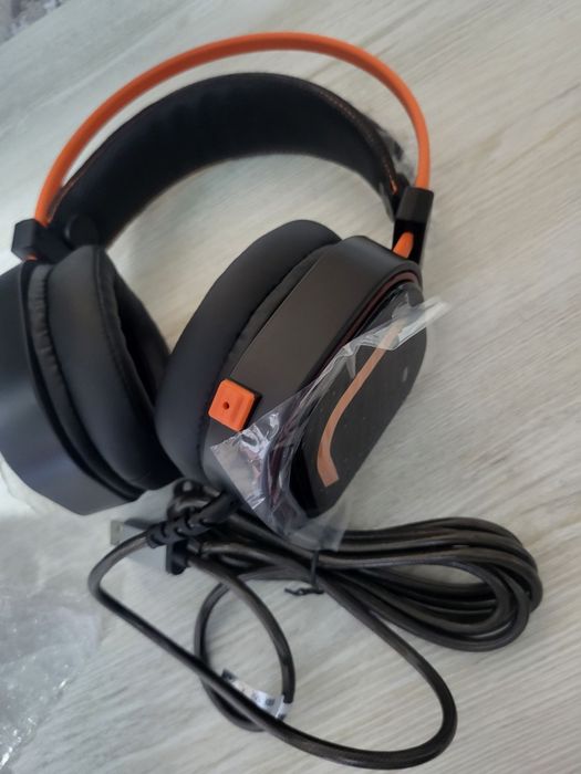 Новые наушники MORADI с LED синий и корич. подсветкой usb moradi