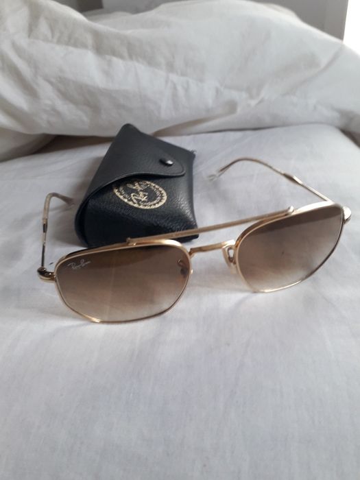 Ochelari soare ray-ban aur original in cutie 350 lei(in mall costa 900