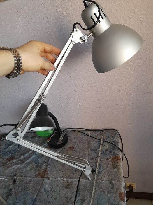 Лампа с чупещо рамо за бюро