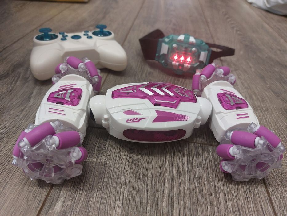 Masina cu telecomanda și controller de mana