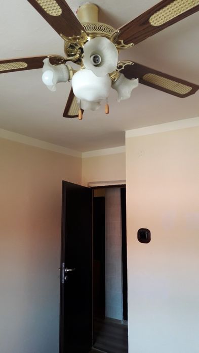 Apartament cu 4 camere de închiriat