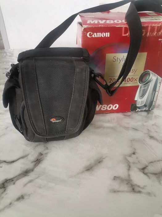 Видеокамера "Canon" MV800