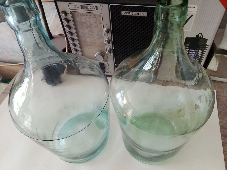 Две стари стъклени шишета / дамаджани 5 литра