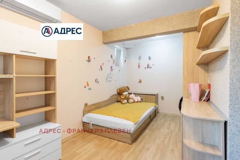 Продава се Тристаен апартамент в Плевен, Широк център - 85 кв.м за 1565 €/кв.м - Снимка #3