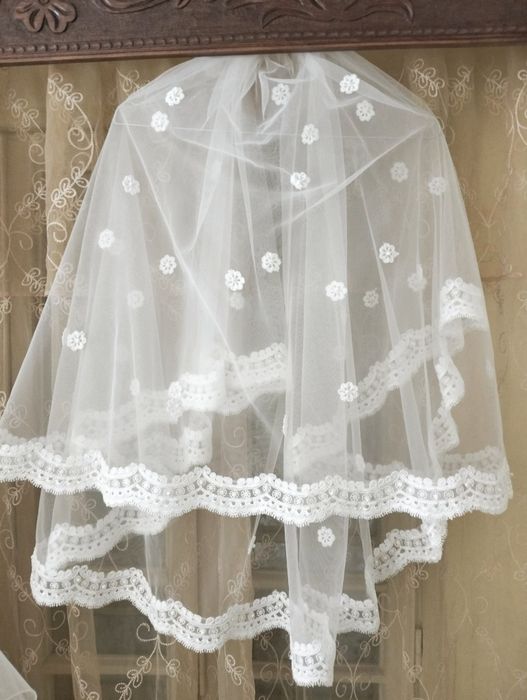 Vând Rochie de Mireasă+ voal+crinolină+ husă