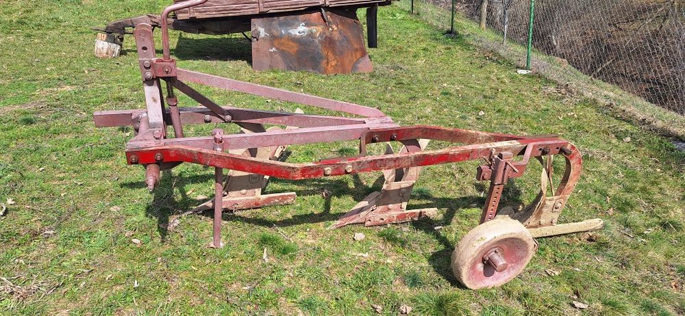 Plug tractor 45cp sau 70cp trei brazde schimb cu roti spate utb 650