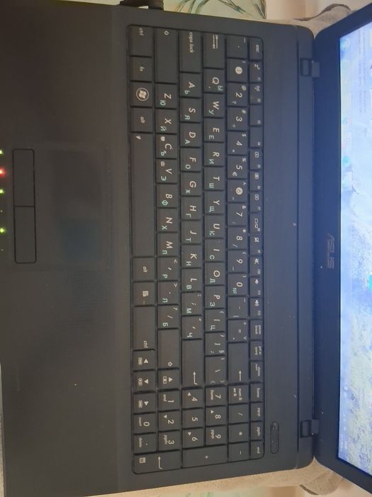 Asus лаптоп ,работещ