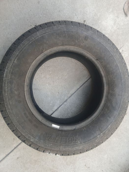 Vind anvelope 225 70 15 c iarna și vara 100 lei bucata