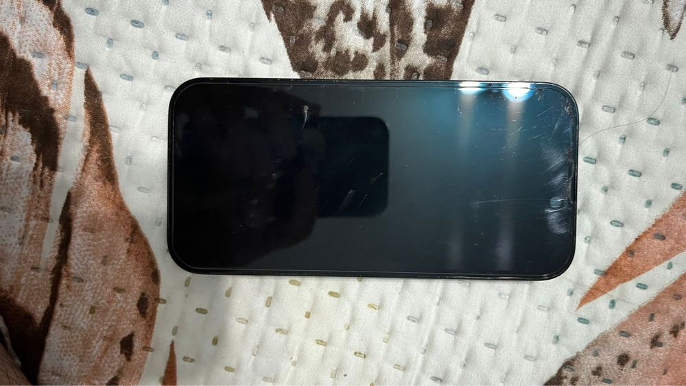 Iphone 14 pro 256гб в хорошом состояние в ремонте не был каробка имеет