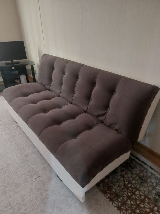 Продам диван, холодильник, стол со стулями