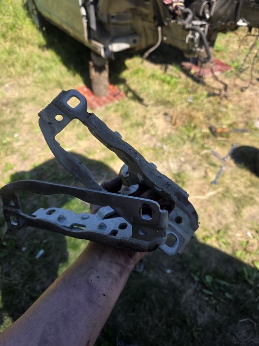 Панти за преден капак на Mercedes W204