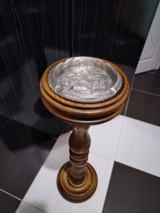 Дъбов пепелник колона