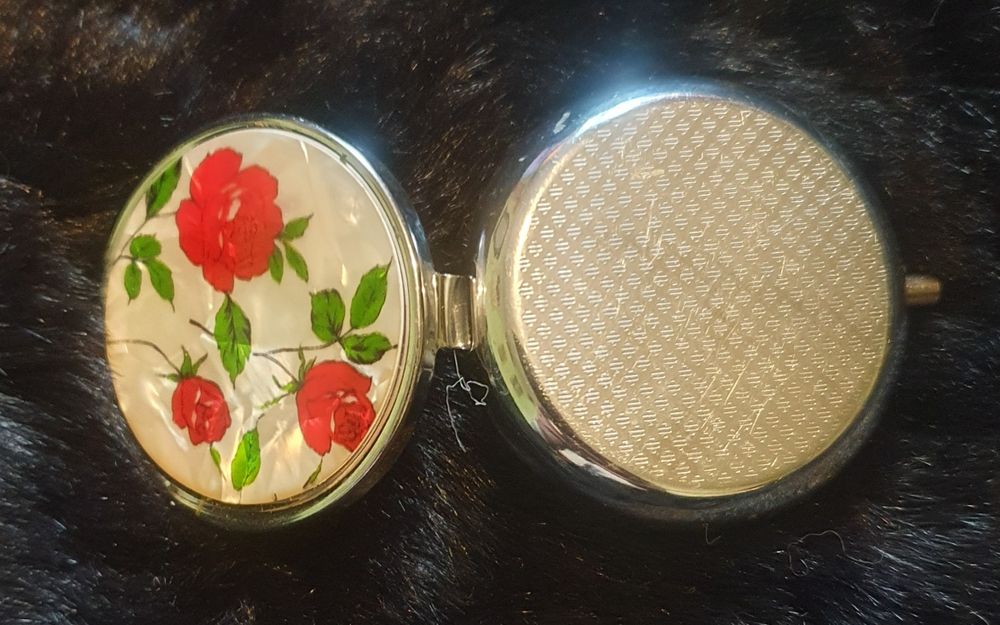 Cutie dubla cu oglinda si 3 compartimente