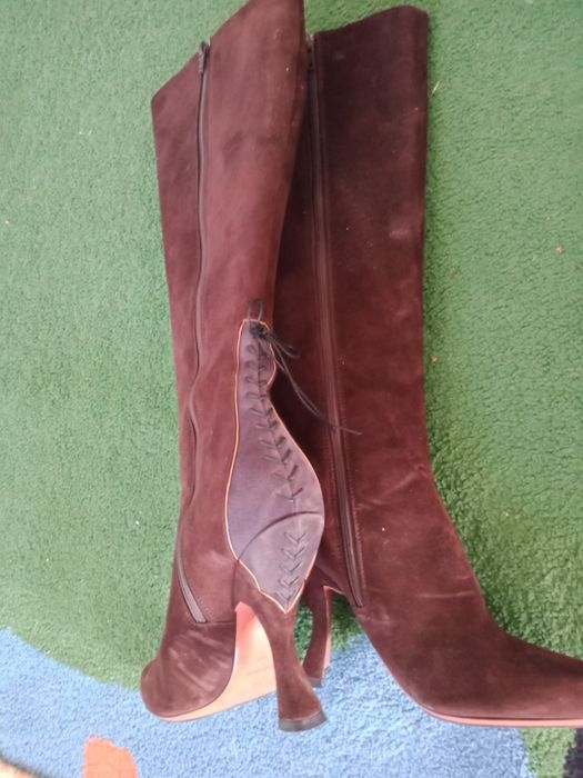 Женские замшевые сапоги