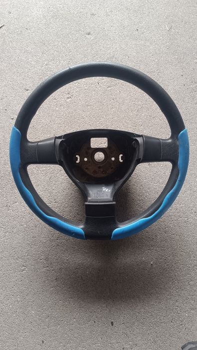 Продавам Мултиволан и други волани от Голф 5 стават и за други коли