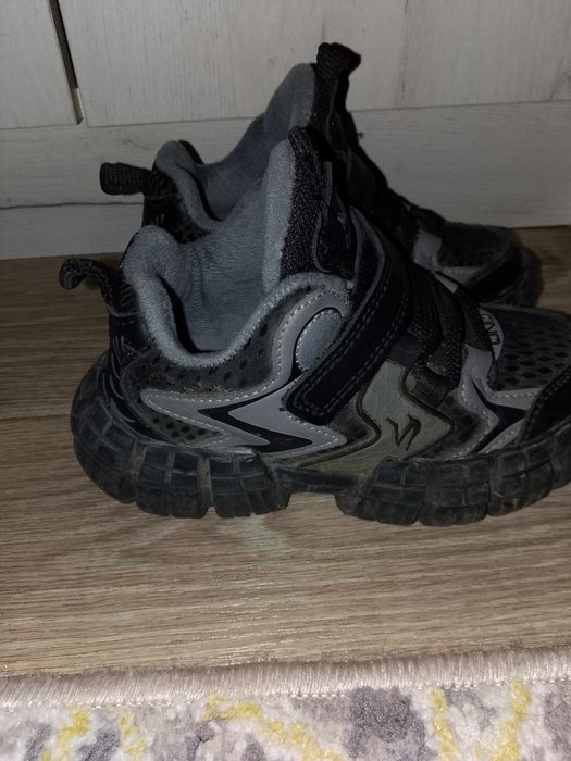 Продам обувь детскую