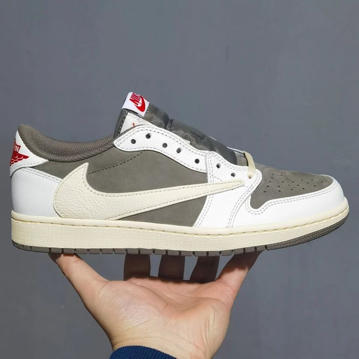 Air jordan 1 low travis scott