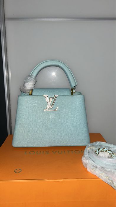 Geanta Louis Vuitton capucines piele naturala pe stoc